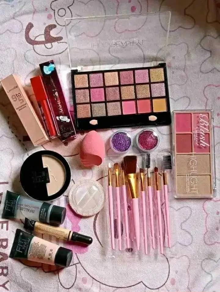 17-Piece Deluxe Full Face Makeup Combo Set - All-in-One Professional Beauty Bundle